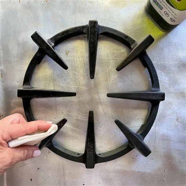 Does vinegar clean stove grates?
