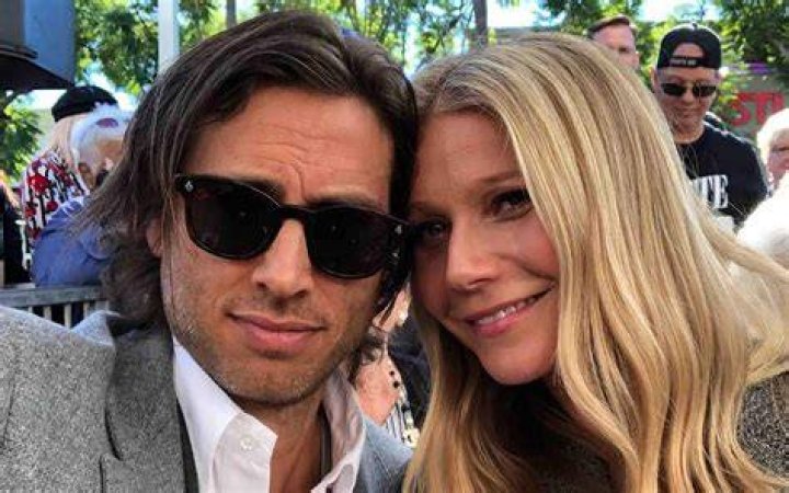 Who is gwyneth paltrow married too?